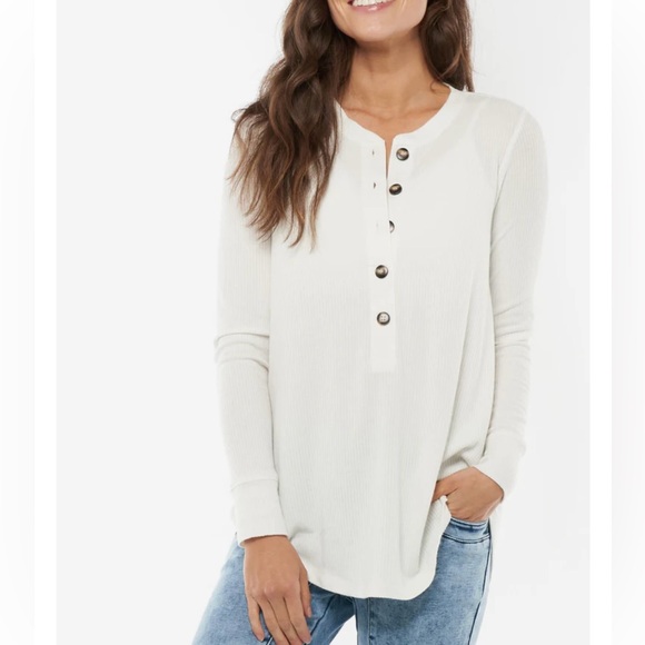 Bae the label “ On My Mind Button Henley* “ maternity and nursing top - Picture 7 of 9